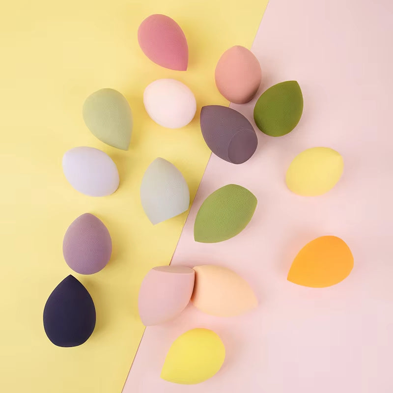 Makeup Blender Sponge – Soft, Non-Latex Cosmetic Puff for Foundation, Powder & Cream Application