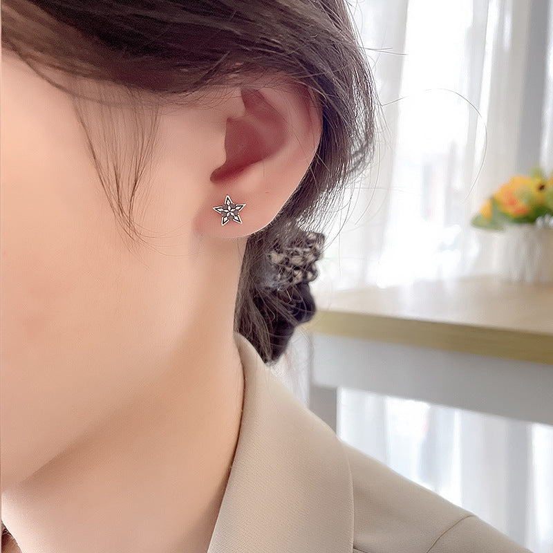 Baroque Star Stud Earrings – Elegant & Creative Vintage-Inspired Design