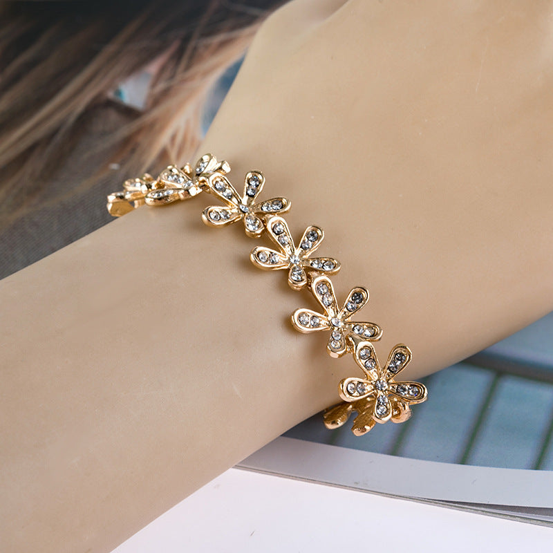 Fully Jewelled Snowflake Bracelet – Elegant Temperament-Inspired Jewelry for Women